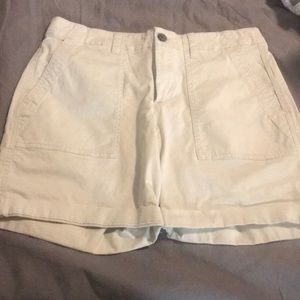 NWOT- Gap girlfriend kakhi shorts